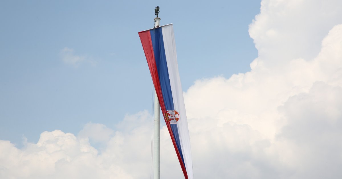 Presečen jarbol na zvečanskoj tvrđavi, pa postavljen novi: Zastava se ponovo vijori