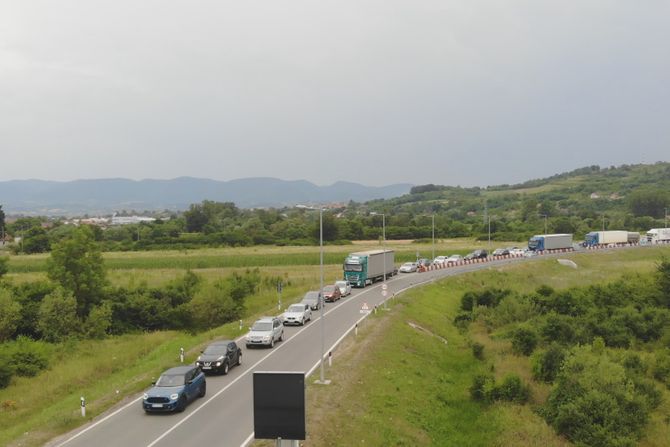 Gužva na autoputu Miloš Veliki i obilaznici oko Čačka