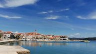 "Fekalije u moru, teško je naći plažu za kupanje, svuda otpad..." Poražavajuća situacija na hrvatskom ostrvu