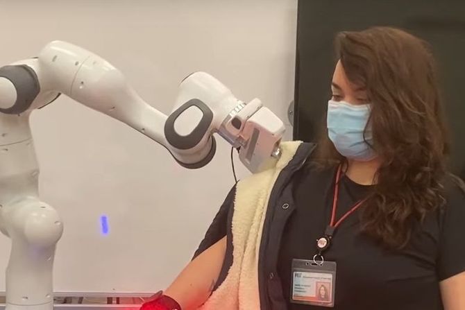 robot, oblačenje robot, oblačenje