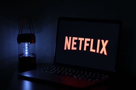 Netflix, laptop
