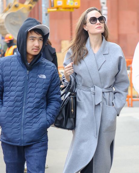 Angelina Jolie Maddox Anđelina Džoli i sin Medoks
