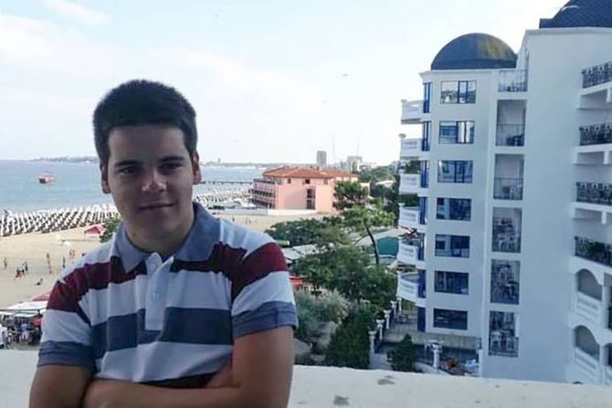 Bogdan iz Kragujevca proglašen je za najboljeg studenta u Parizu: Školovanje nastavlja u Švajcarskoj - Vimarsana News