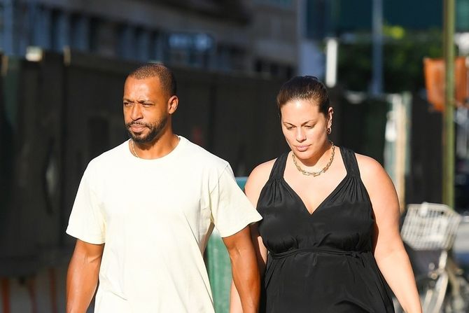 Ešli Grejem i Džastin Ervin, Ashley Graham with husband Justin Ervin Ešli Grejem i Džastin Ervin, Ashley Graham with husband Justin Ervin