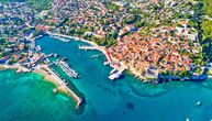 Hrvatsko letovalište naplaćivaće tuširanje na plaži, ali "ne zbog zarade": Evo o čemu se radi