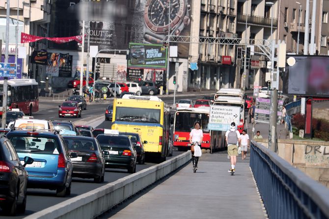 Brankov most trotinet vrućina toplo vreme lepo vreme sunčan dan autobus gužva