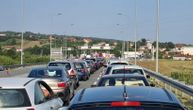Jezive scene sa auto-puta u Srbiji: Blokirali prolaz vatrogascima, pa divljali zaustavnom trakom (SNIMAK)