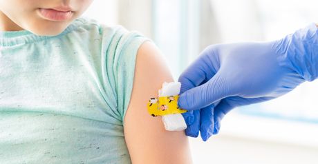 Vakcina vakcinacija korona dete tinejdzer