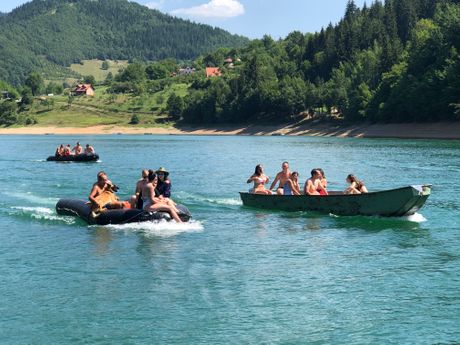 ZLATARSKO JEZERO REGATA UCESNICI, čamci, splavovi