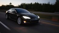 Tesla povlači 16.000 vozila zbog problema sa pojasevima