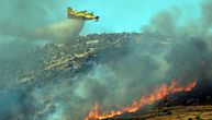 Buknuo požar kod Trogira: Gasi ga 60 vatrogasaca, sa 20 vozila i 3 aviona