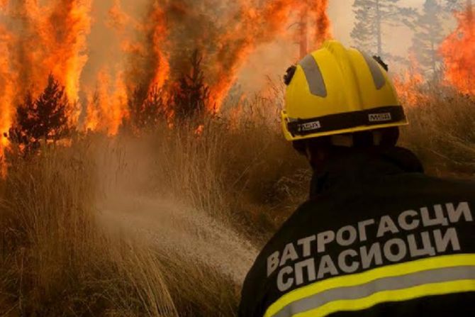 Vatrogasac, vatrogasci, požar, vatra, Sektor za vanredne situacije MUP-a Srbije