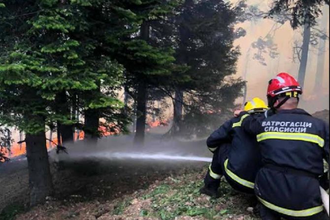 Vatrogasac, vatrogasci, požar, vatra, Sektor za vanredne situacije MUP-a Srbije