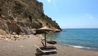 Turisti u Grčkoj u šoku posmatrali ovaj prizor na plaži: Samo su krenuli da iskaču iz vode uz vrisku
