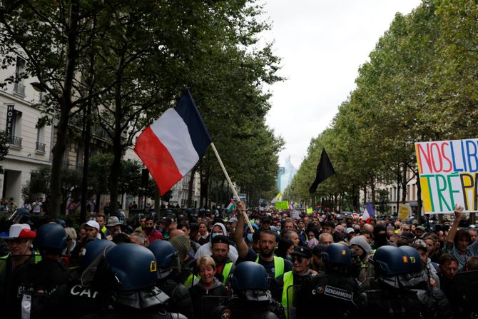 protesti, vakcinacija, prospusnice, pariz fransucka