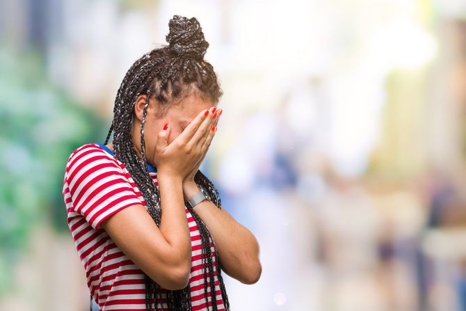 Afroamerikanka, devojka, devojčica,  tinejdžerka plače Afroamerikanka, devojka, devojčica,  tinejdžerka plače