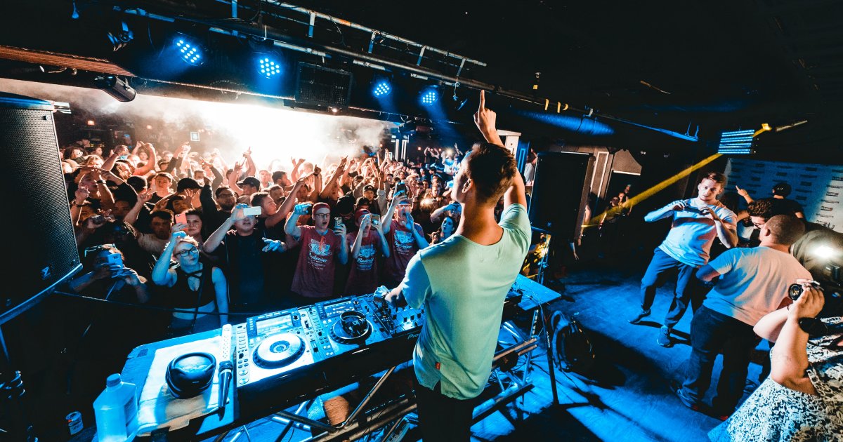 Berlin's Scene Faces Collapse: Clubs Introduce Phone Bans to Survive