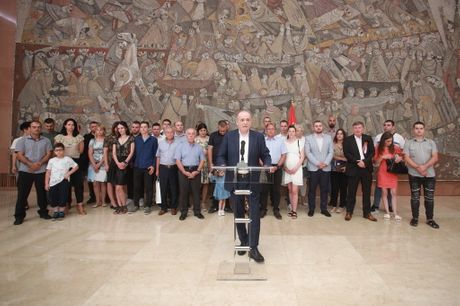 Potpisani prvi ugovori za dodelu kuća