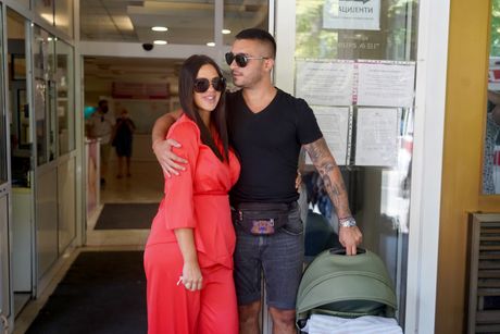 Mirko Šijan Bojana Rodić beba porodilište Mirko Šijan Bojana Rodić beba porodilište