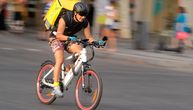 Skandal u centru Beograda: Dostavljač otvarao porudžbine i sam se posluživao