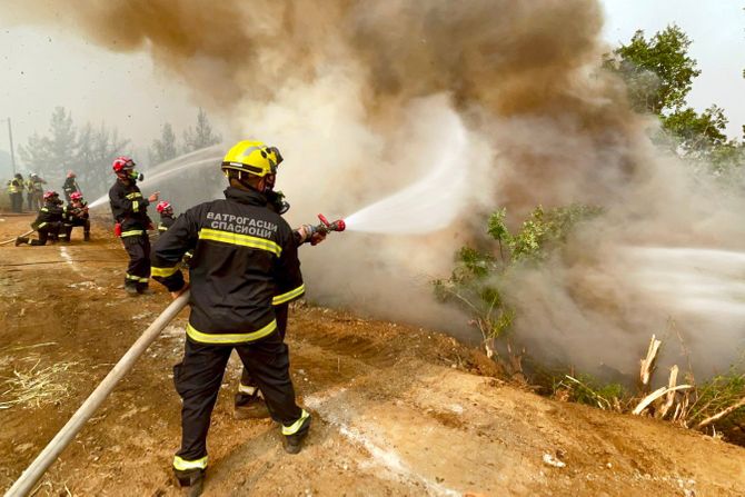 Vatrogasci gašenje požara Srbija Grčka Evia