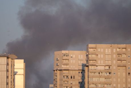 Novi Beograd, Kineski tržni centar, požar, dim Novi Beograd, Kineski tržni centar, požar, dim