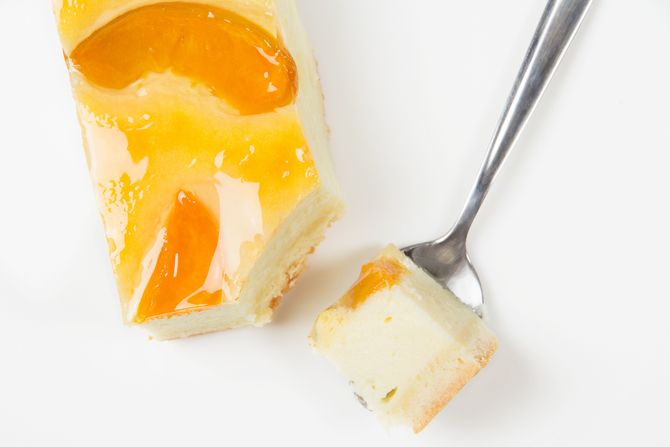 Recept za osvežavajući kremasti kolač sa breskvama: Poslastica koja će vas osvojiti na prvi zalogaj - Vimarsana News