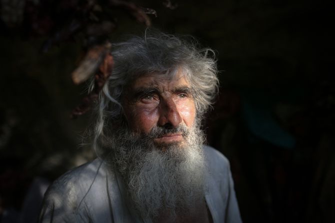 "Pećinski čovek" Panta zbog vakcinacije postao svetska senzacija: Podržao ga i Ilon Mask - Vimarsana News