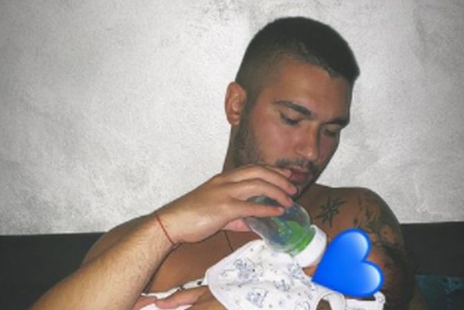 Prizor koji topi srca! Mirko Šijan prigrlio sina Zorana u naručje i hrani ga - Vimarsana News