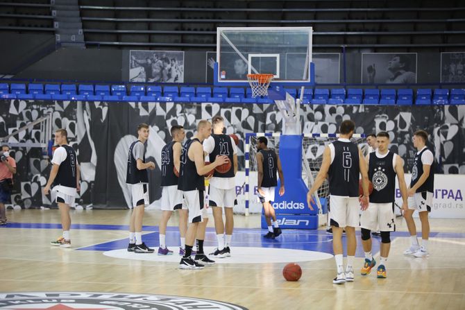 Kk Partizan, Trening pred početak priprema