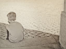 Tuga, usamljenost, depresija, dete, deca, dečak, devojčica