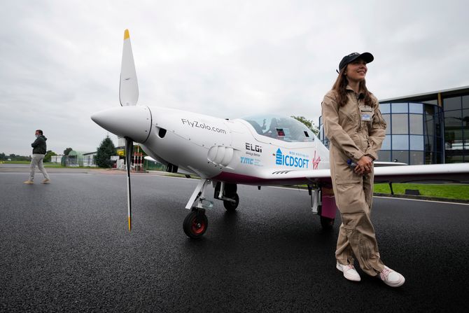 Lepotica Zara je najmlađa avijatičarka ikada, planira da obleti svet i postane uzor devojčicama - Vimarsana News