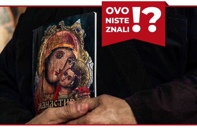 Ljudi kleče pred ovom ikonom u manastiru Tumane: Posle molitve dešavala su im se čuda - Vimarsana News