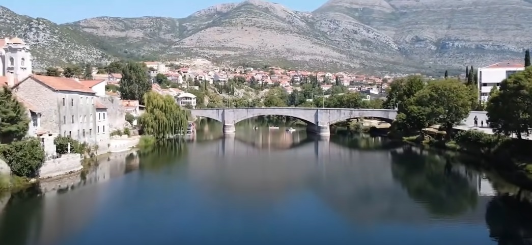 Izložba slika i fotografija iz ateljea velikih srpskih umetnika u Muzeju Hercegovine