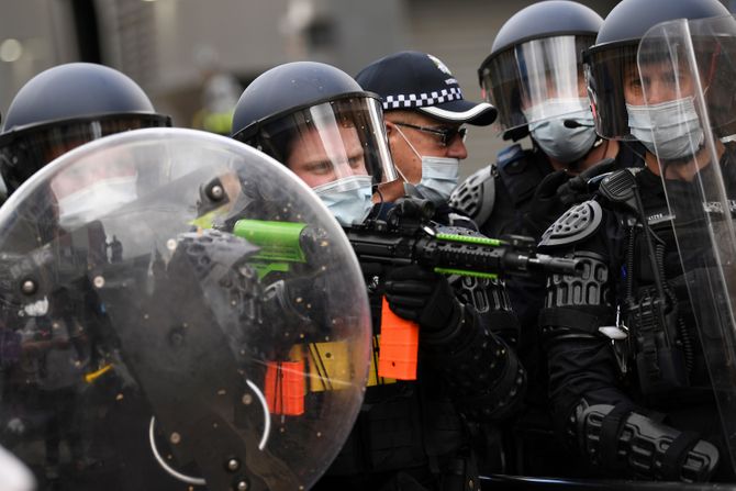 Australija Melburn Melbourne najnasilniji protest covid-19 korona virus lockdown