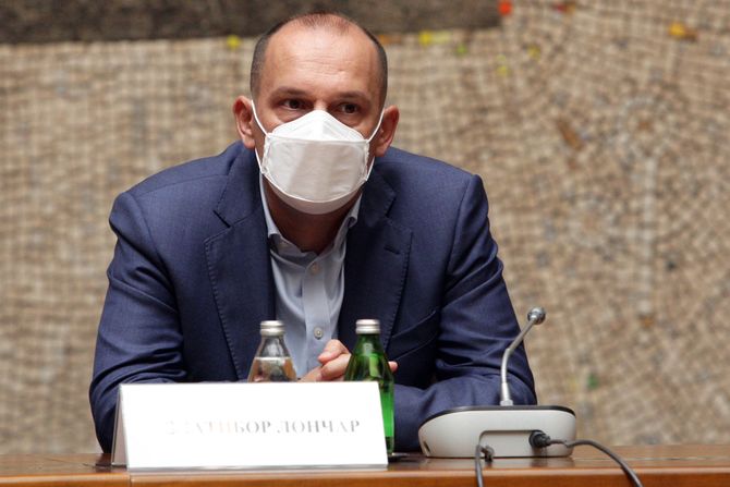 Krizni štab, sednica, Zlatibor Lončar Krizni štab, sednica, Zlatibor Lončar