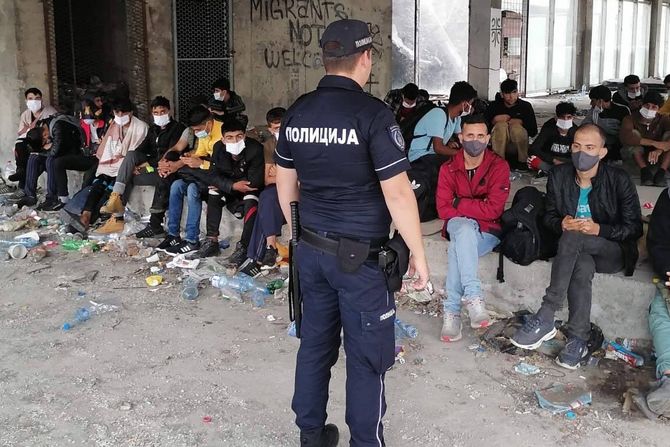 Ilegalni migranti, Beograd, izmeštanje migranata