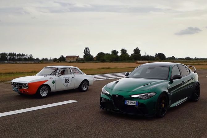 Alfa Romeo GIULIA GTAm vs GIULIA GTAm