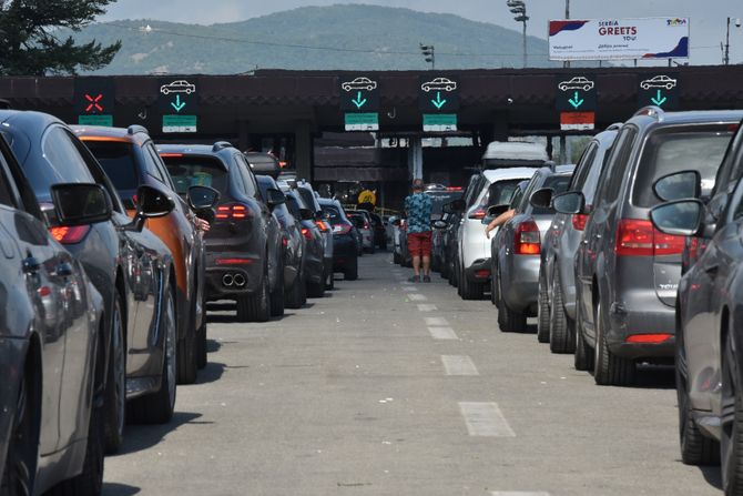 Granični prelaz Gradina, carinaputovanje, putovanja, granica, gužva