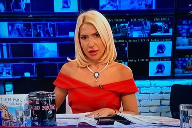 Jovana Jeremić počela da vodi jutarnji program, a poklon gosta ju je raspametio - evo šta je uradila - Vimarsana News
