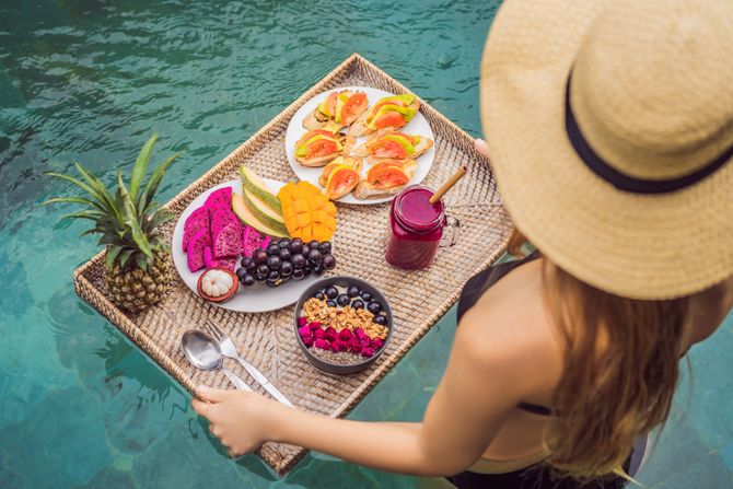 Floating breakfast, doručak u bazenu