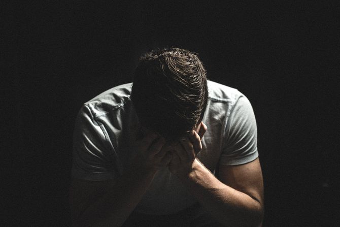 Momak depresija tuga očaj muškarac očajan depresivan tužan Momak depresija tuga očaj muškarac očajan depresivan tužan
