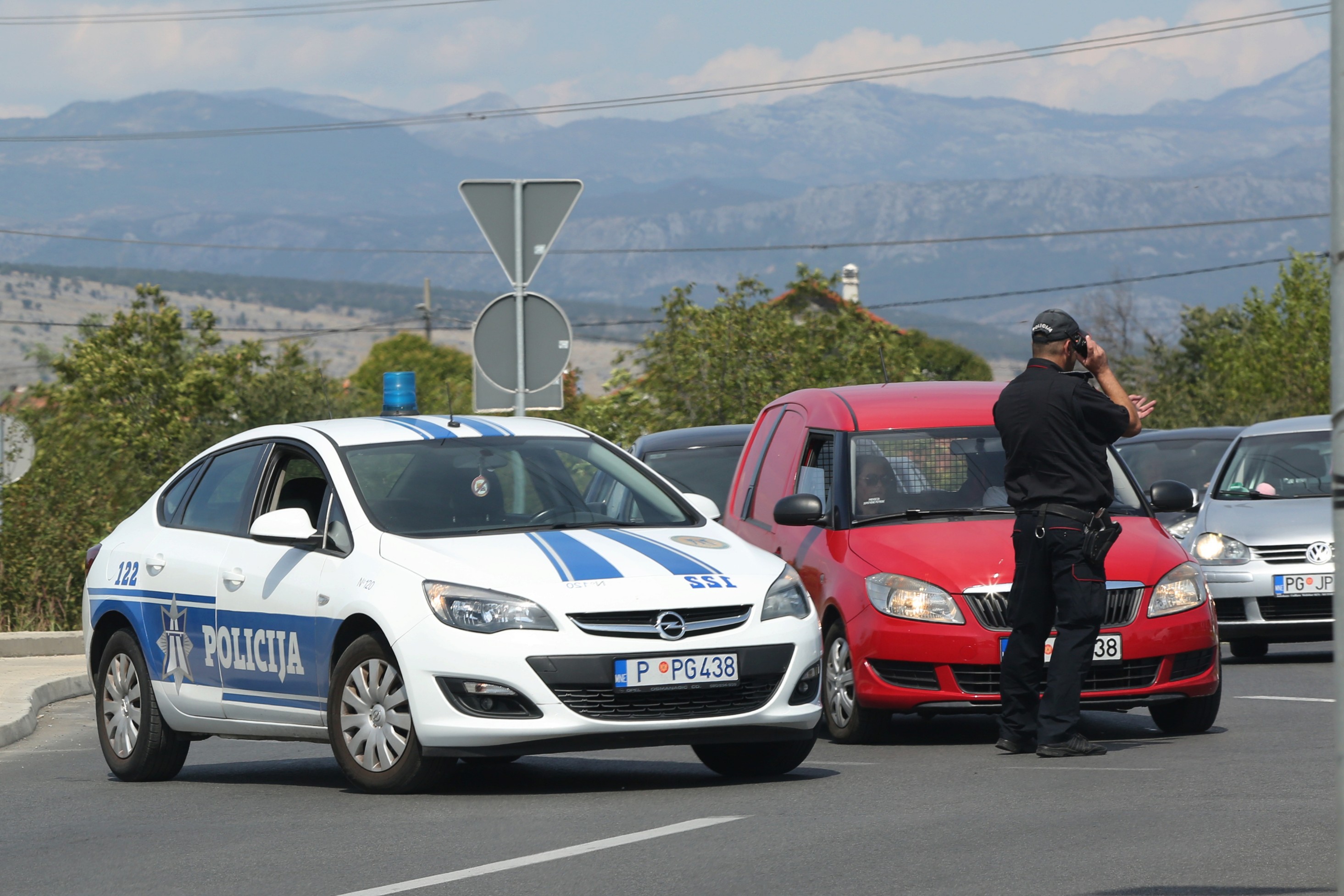 Srbin uhapšen zbog divljanja na putu u Crnoj Gori! Dostigao neverovatnu brzinu, policija ga presrela