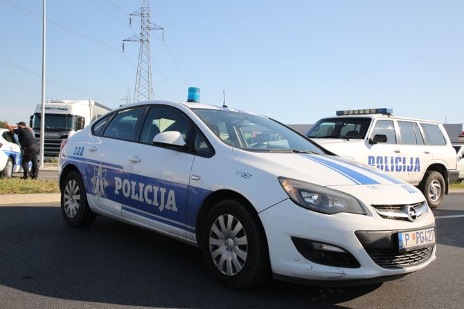 Policijska blokada na izlasku iz Podgorice