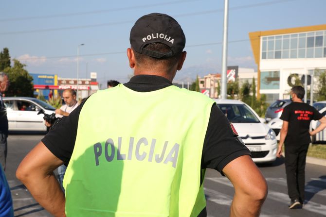 Policijska blokada na izlasku iz Podgorice