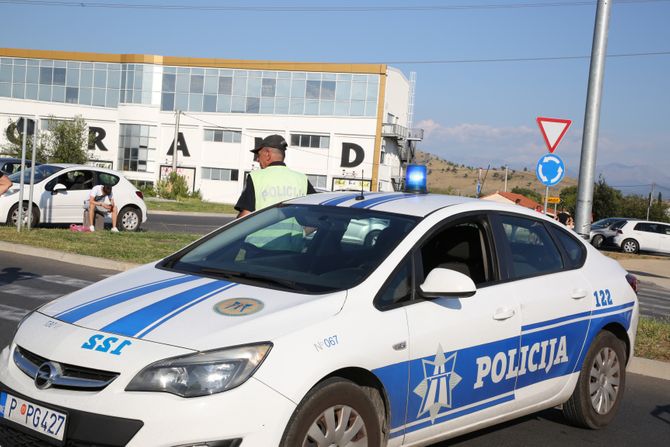 Policijska blokada na izlasku iz Podgorice