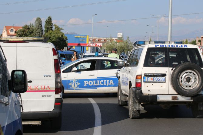 Policijska blokada na izlasku iz Podgorice