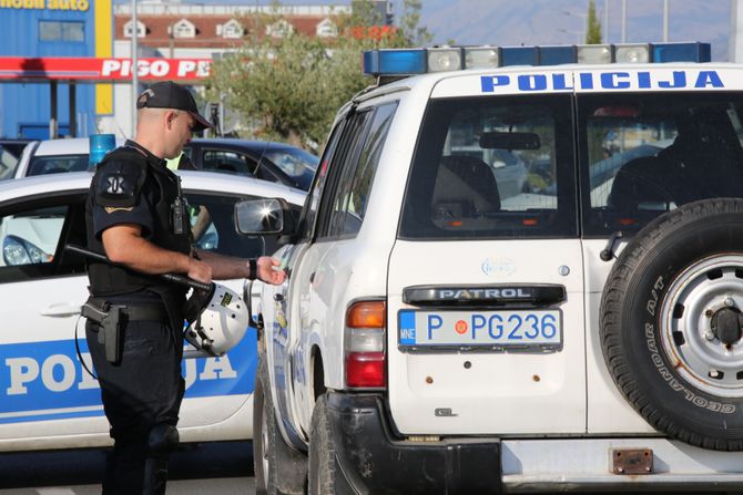 Policijska blokada na izlasku iz Podgorice