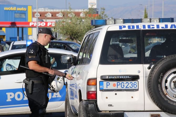 Policijska blokada na izlasku iz Podgorice