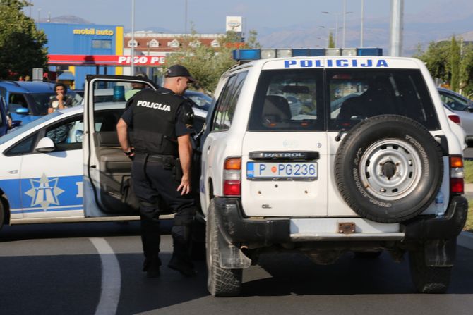 Policijska blokada na izlasku iz Podgorice